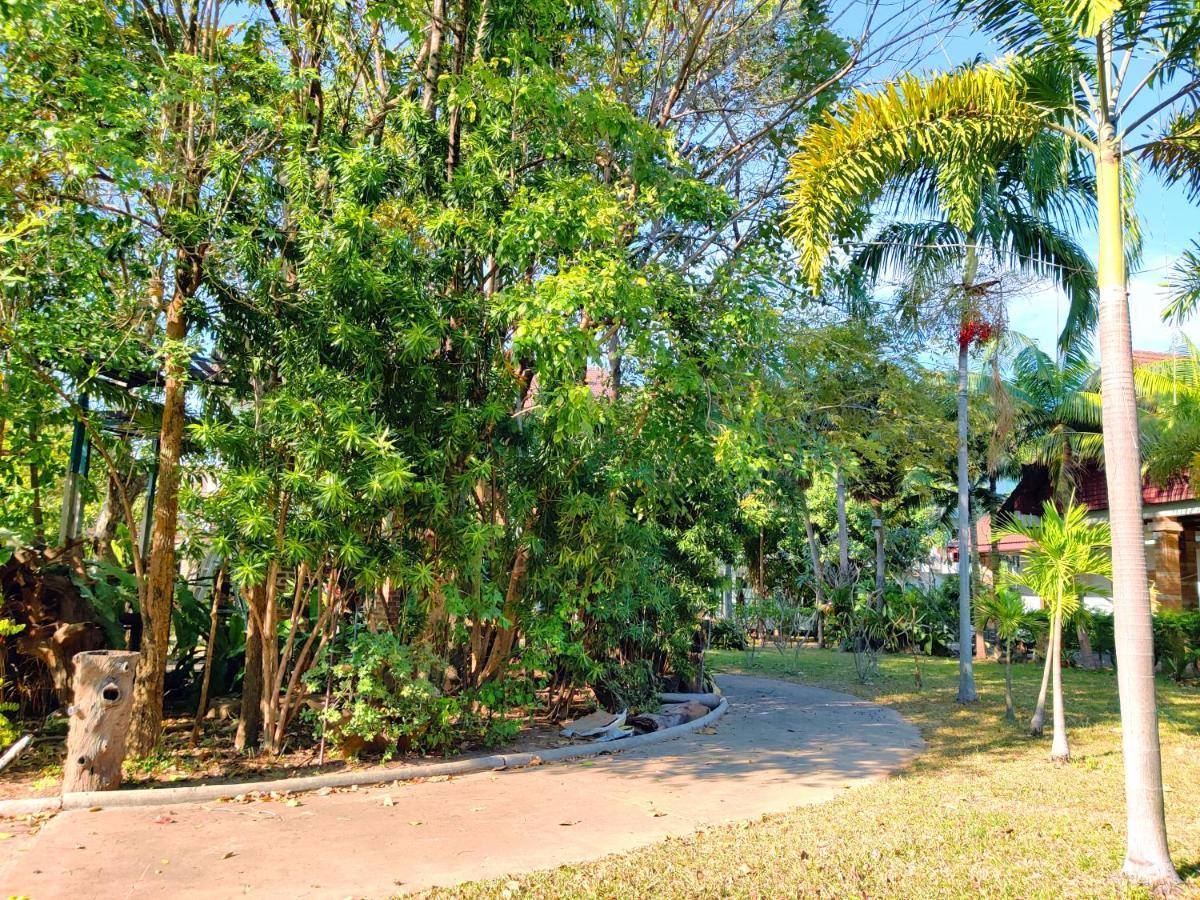 Thong Paeka Hotel Prasat Εξωτερικό φωτογραφία