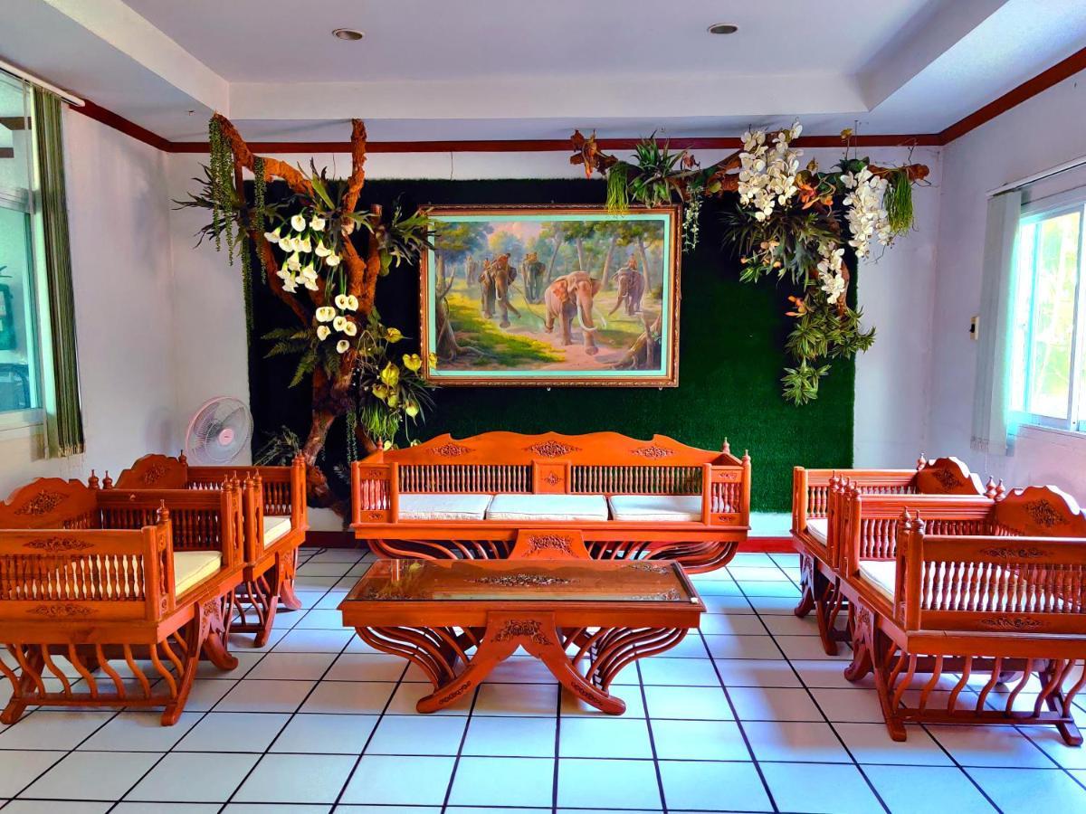 Thong Paeka Hotel Prasat Εξωτερικό φωτογραφία