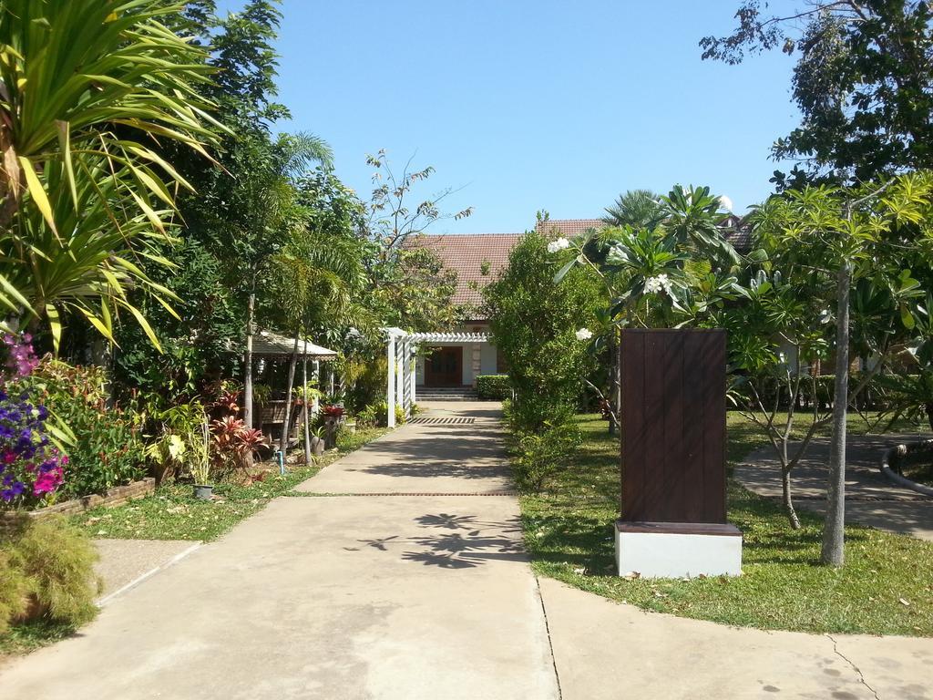Thong Paeka Hotel Prasat Εξωτερικό φωτογραφία