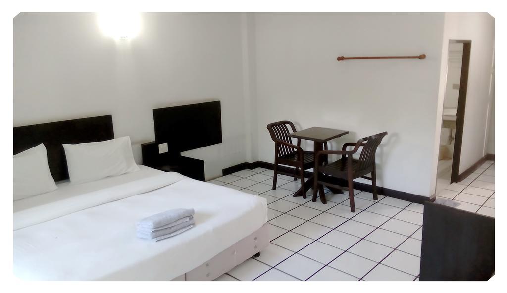 Thong Paeka Hotel Prasat Δωμάτιο φωτογραφία