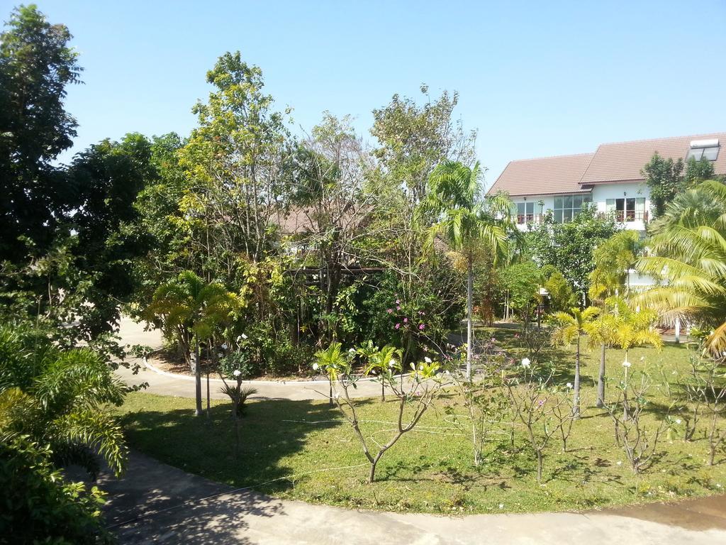 Thong Paeka Hotel Prasat Εξωτερικό φωτογραφία