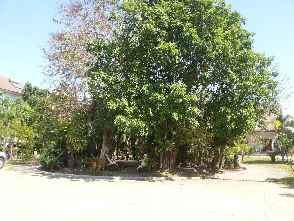 Thong Paeka Hotel Prasat Εξωτερικό φωτογραφία